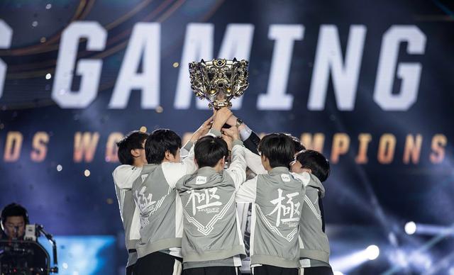 JackeyLove重返赛场，比赛规则变更首场状态出色，独行侠观众沸腾！-爱游戏